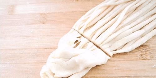 最简单面条做法,一斤面粉一个鸡蛋,不用手擀,下