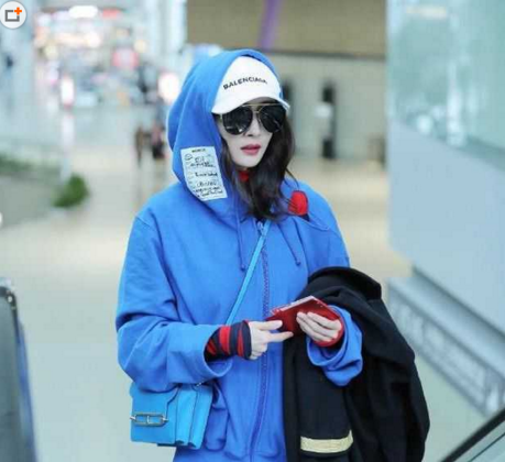 杨幂春节回香港和女儿刘恺威团圆,抽了卓伟一巴掌