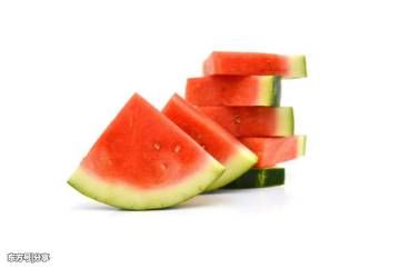 西瓜能和酸奶拌着吃吗 西瓜可以和酸奶榨汁吗