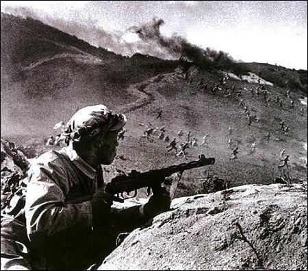 抗美援朝五大民族英雄 第一举着手榴弹抓了八