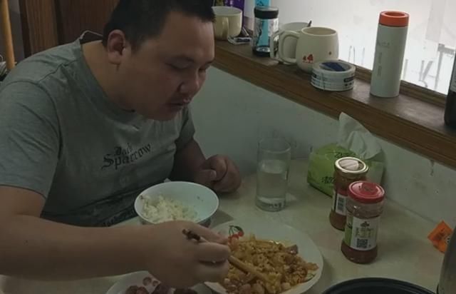 快手吃货一顿早饭能吃下三个人饭量,都能超过