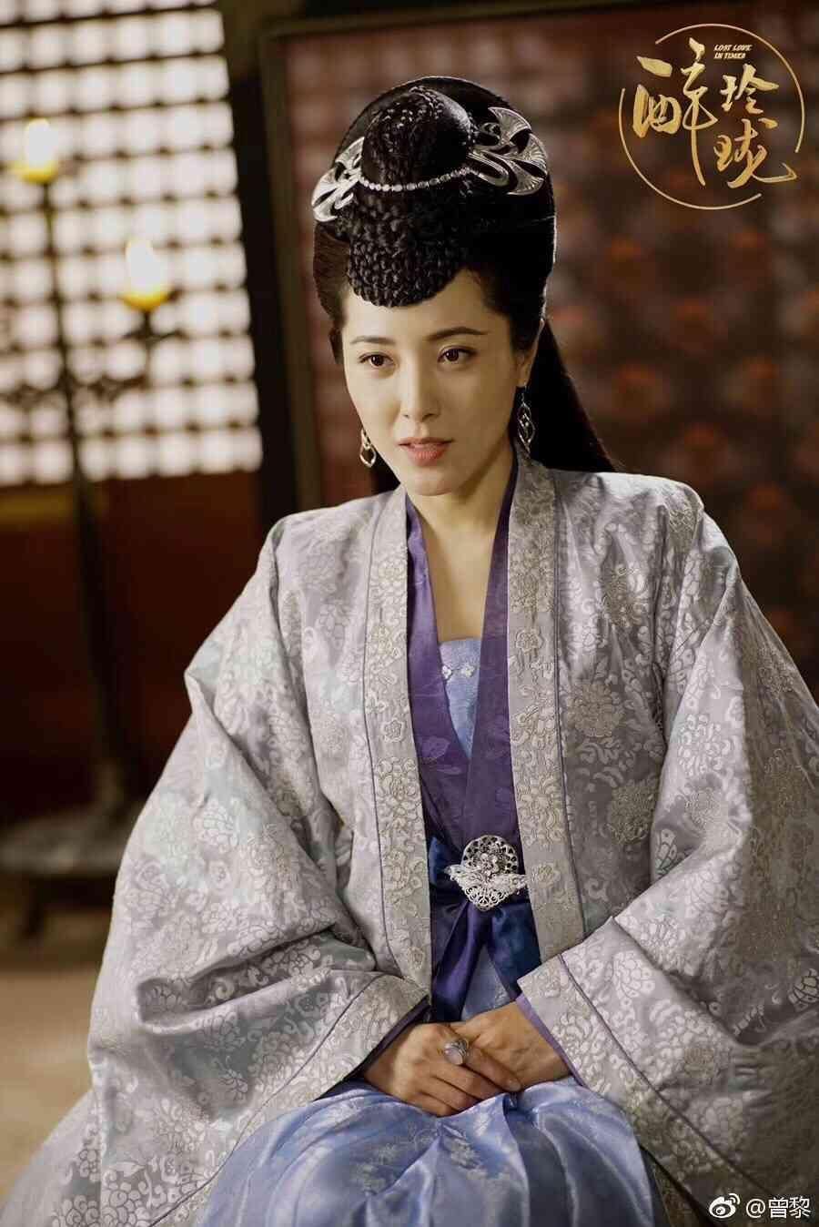 她跟章子怡是同学,被称为演艺圈第一清流,拒绝