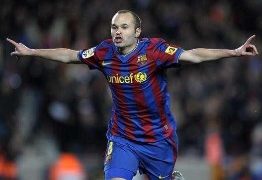 西甲巴萨队长伊涅斯塔被中超挖墙角! 年薪350