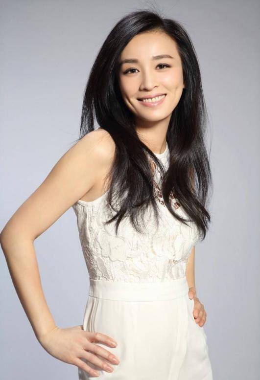 6大女星的酒窝大比拼,有人的酒窝深得能养鱼,你最喜欢哪个?