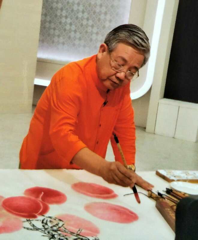 当代著名寿桃画家——崔先寿