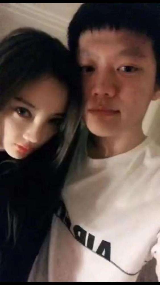 公开恋情?李小璐 PGone秀恩爱接吻视频被曝光(图3) 公开恋情?李小璐 PGone秀恩爱接吻视频被曝光(图3)