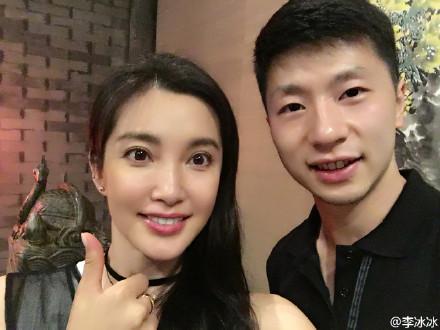 李冰冰与国乒队聚餐被疑整容