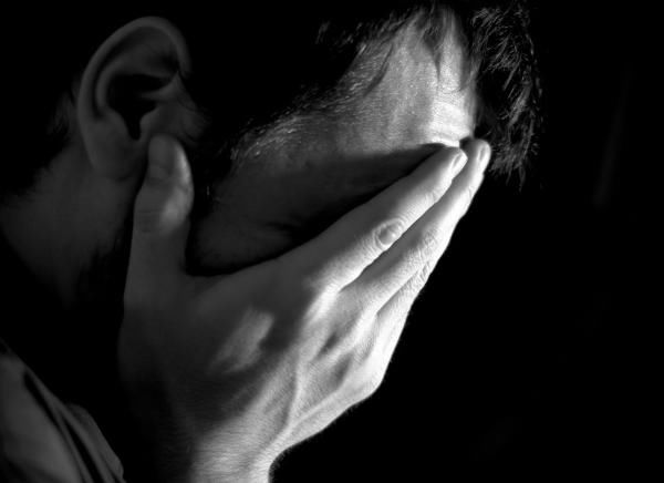 靠着自己的双手,愣是把儿子陈勇培养成才.