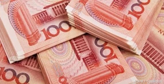 把100万存银行,靠吃利息能过上好日子?银行职