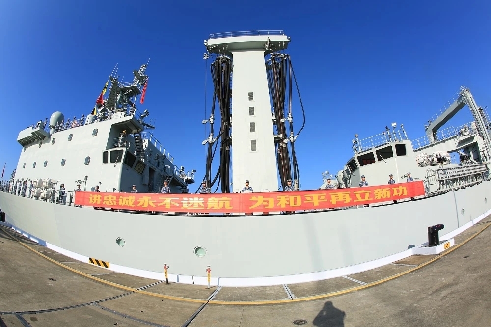 大图高清:海军第37批护航编队起航奔赴亚丁湾