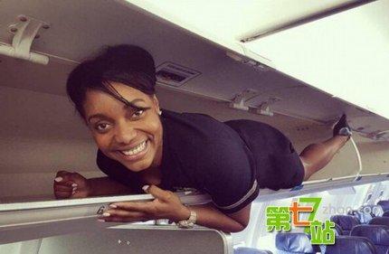 国外空姐已玩疯!被塞进行李架