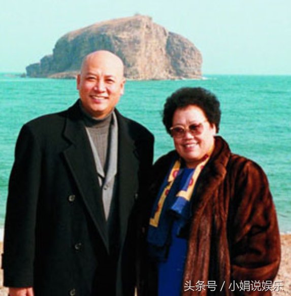 娱乐圈女比男大10岁以上的5对情侣,现在只出了