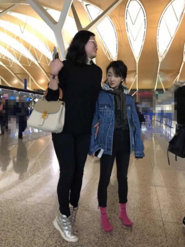 刘涛裹着纸巾,唐嫣穿卫生巾鞋,都不及她穿的