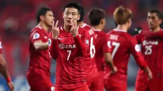 中国足球目前的头号球星 武磊在坚持十年都超