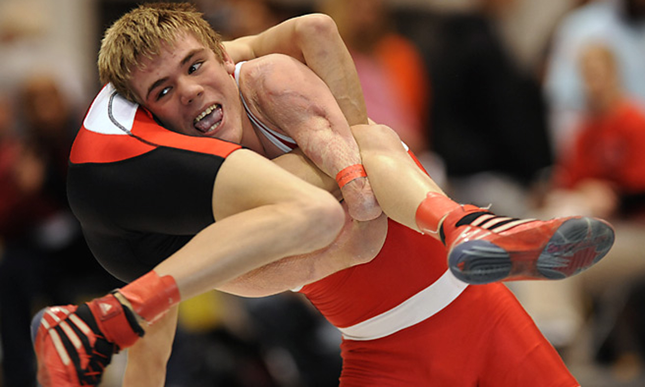 Dustin的父母忆起儿子在摔角场上的勇猛表现时都忍不住落泪，他的母亲Lori说：“他不止是我的儿子，亦是我的英雄。”