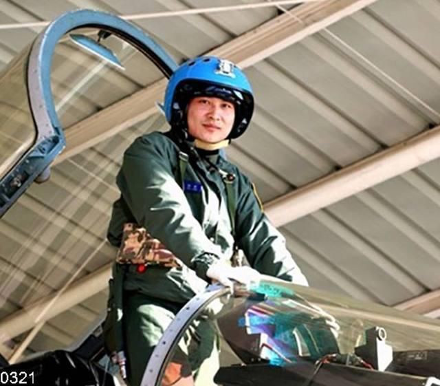 他是中国最伟大飞行员,为保住歼15战机,错过最