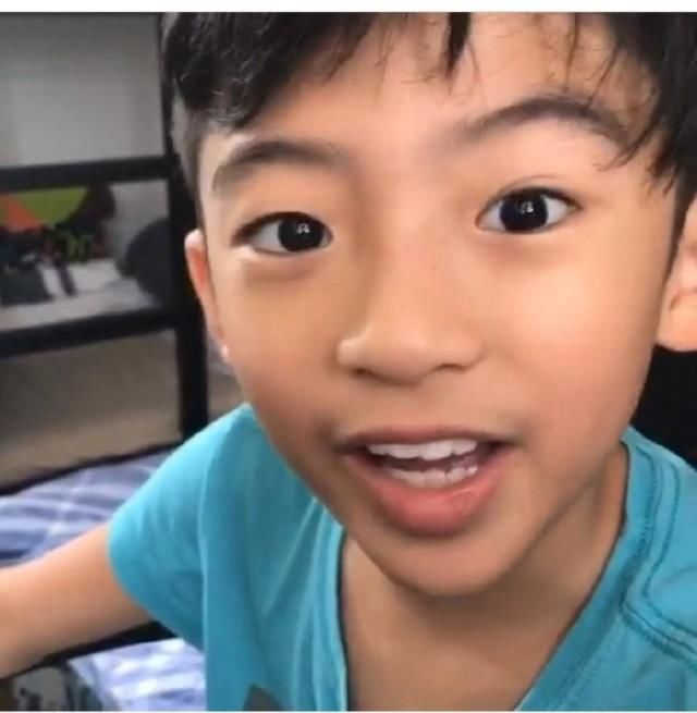 5岁谢霆锋出席贺年节目,比他俩儿子都要萌,成