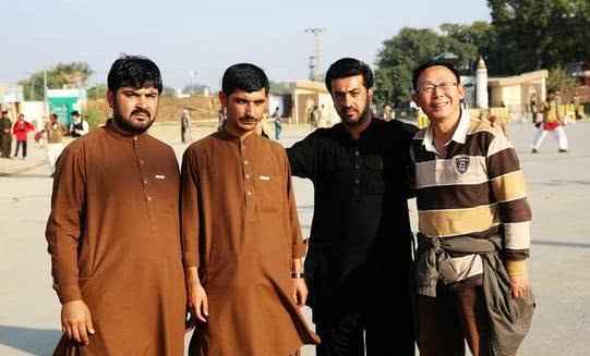 巴基斯坦人刚下飞机说一句:到家了!中国人秒懂