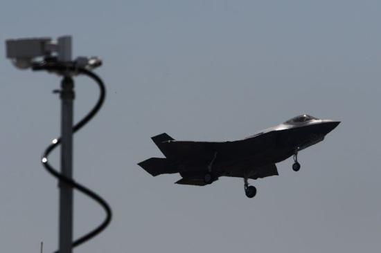 美飞行员驾驶动作曝F35最大缺点 性能遭质疑