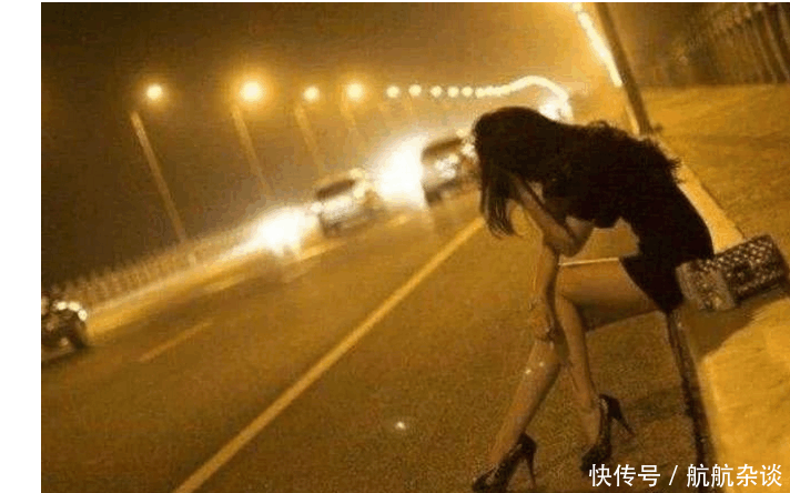 男子在酒吧外蹲点, 主动送醉酒女孩回家, 得逞