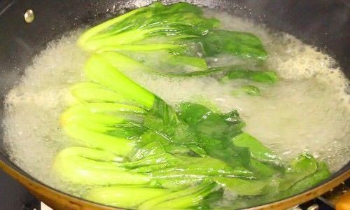 红烧狮子头也叫四喜丸子,很多人都吃过,但叫法