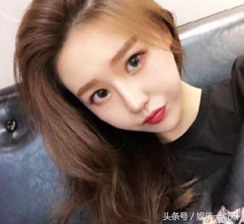 抖音最火女神温婉被封杀,清纯照片被扒出,网友:以前更好看