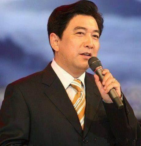 央视主持人工资待遇,月薪26万是真的吗?水均益