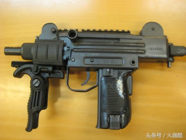 短粗紧的吃鸡武器-以色列IWI公司Micro UZI冲锋枪