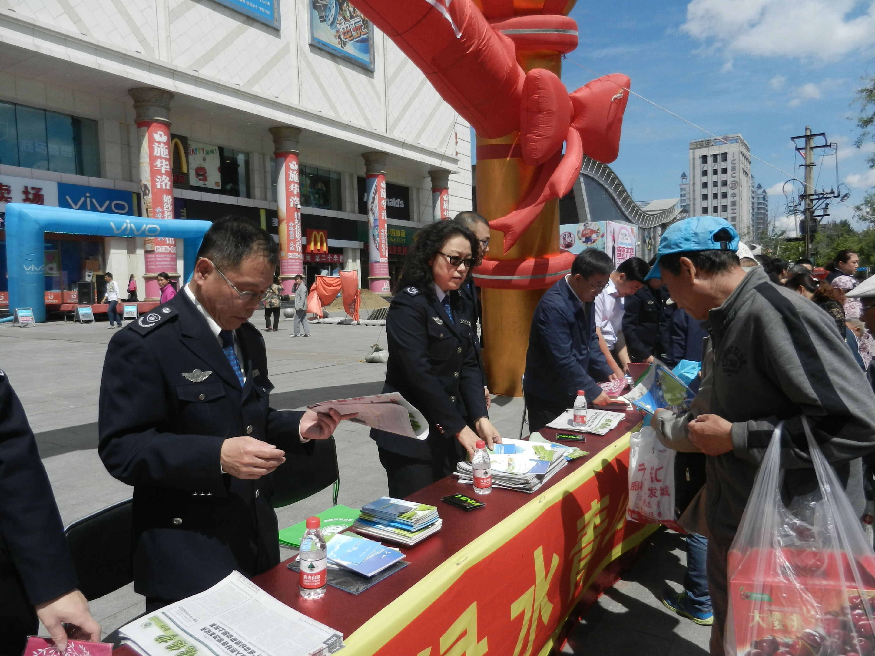 尊重自然,顺应自然,保护自然,自觉践行绿色生活,共同建设美丽中国,市
