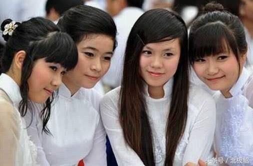 越南人对美国游客点头哈腰,对中国游客嚣张跋