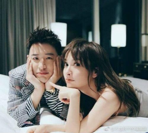 潘玮柏直播:台湾腔被吴昕给带偏?穿情侣装被逮