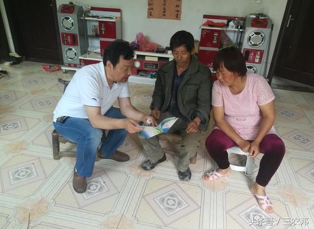 18年,农村扶贫大动作,贫困户将挂牌,村干部带头