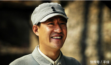 曾比靳东还红,结婚半年就离婚,后因戏生情娶小娇妻,今儿女双全