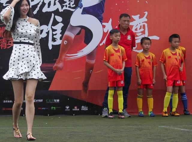 国足后继无人武磊已算顶级!太多人打着校园足