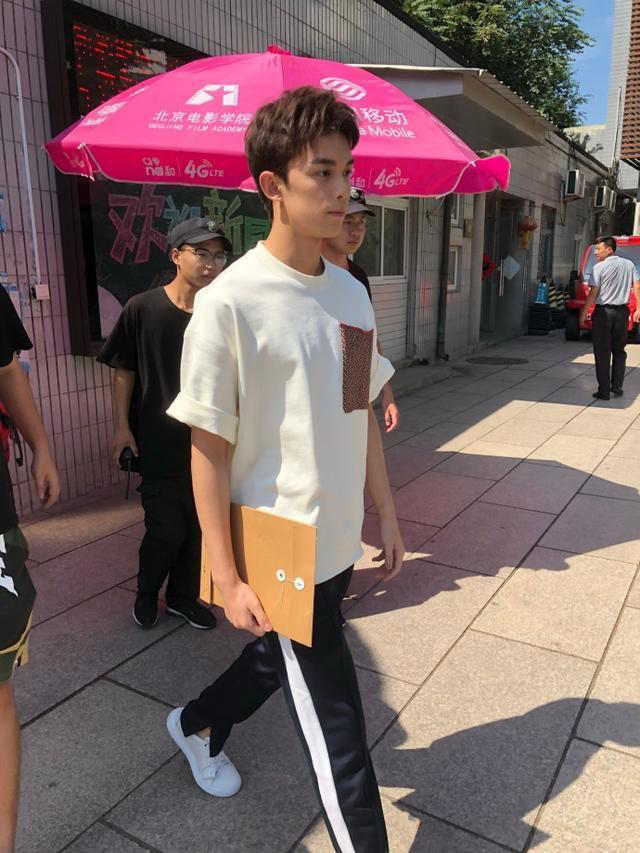 北电开学典礼 吴磊新生代表发言 优秀学弟已上