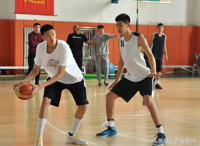 星二代!李楠儿子16岁2米10轰33+14 加盟江苏