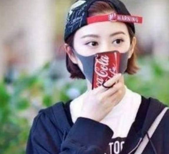 明星的手机壳,蔡徐坤的简单,林更新的奇葩,唐嫣