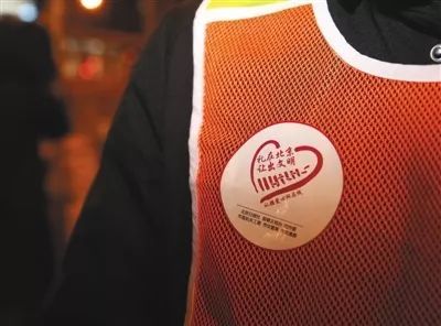 公务员为啥加班也要做志愿者? | 路口寻礼