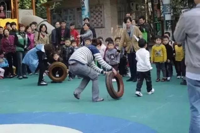 20个幼儿园元旦亲子小游戏,元旦组织小朋友们