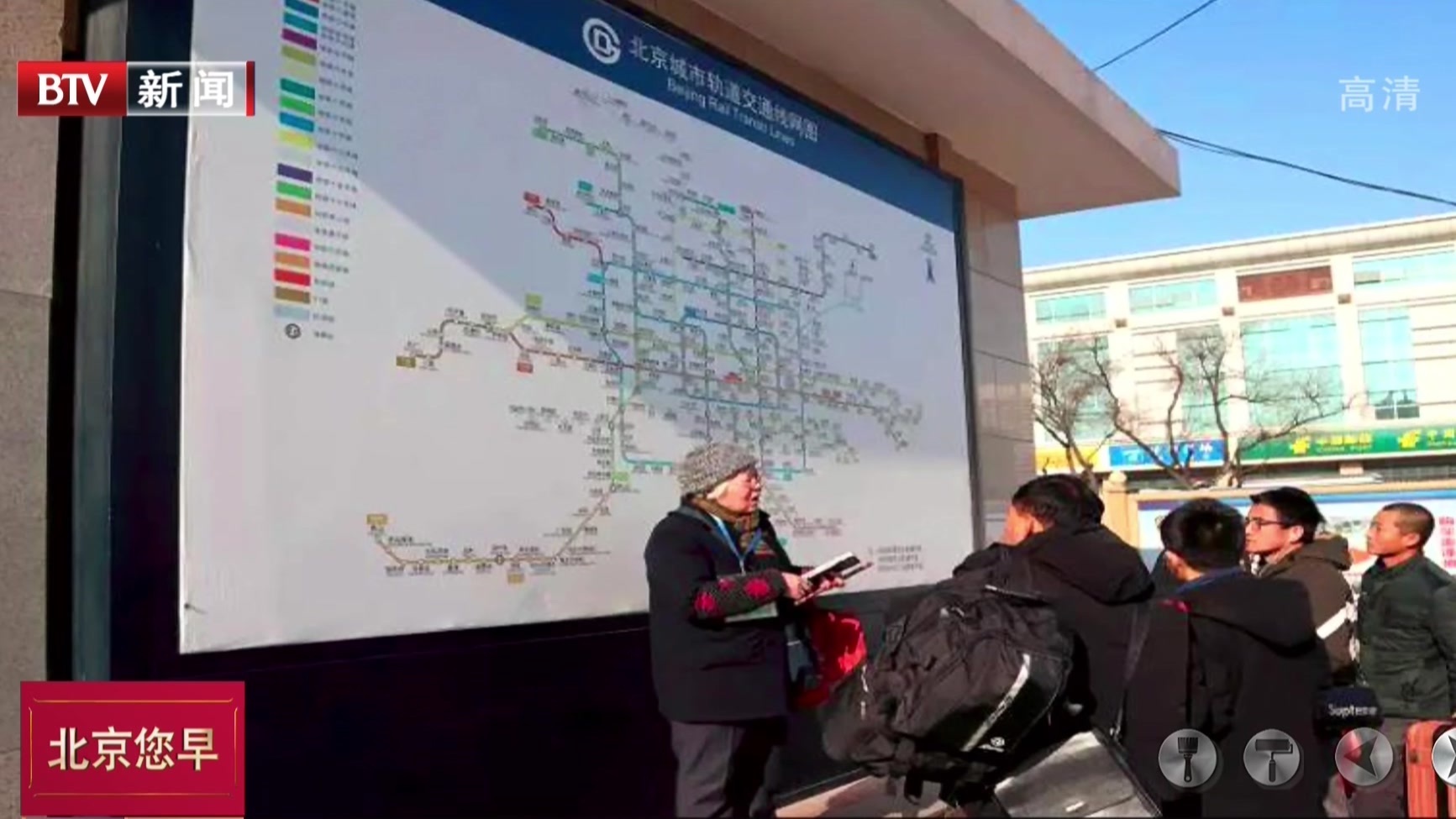 热心大妈北京站义务指路4年  网友点赞称其是活地图