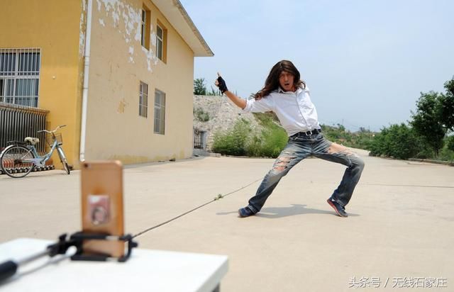 河北平山农村大叔靠跳霹雳舞拥30万粉丝:感觉