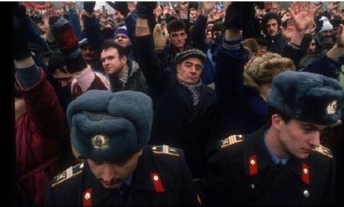 俄罗斯急病乱投医,一个政策整得全国鸡飞狗跳