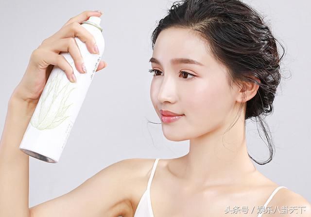 爽肤水别只用来拍脸了,这样用效果更好,面膜喷