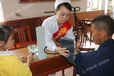 关爱长者东莞市肤康医院敬老行