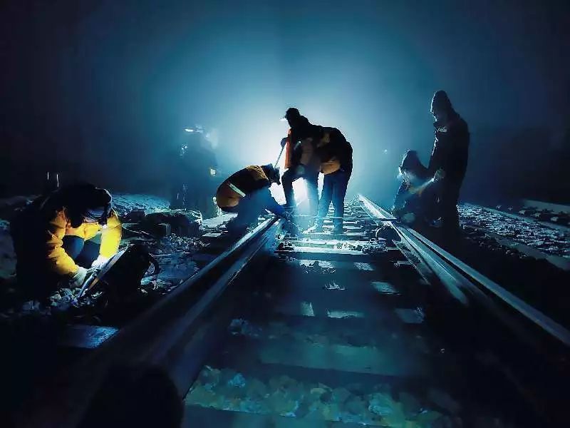 -40℃的“冷极村”，为了唯一的一趟列车……