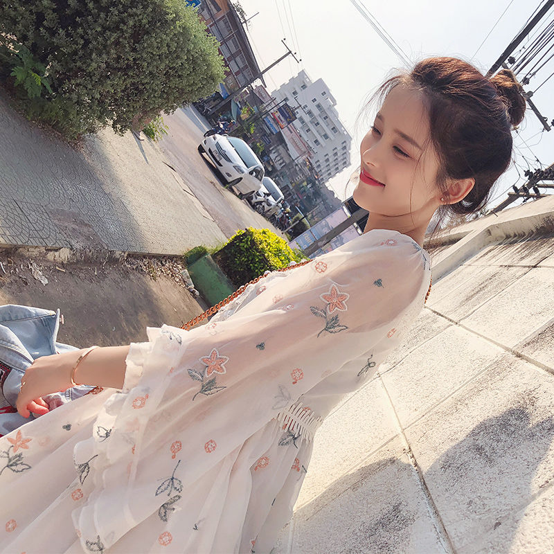 男人嘴上不说,心里都喜欢女人穿这样的裙子,配