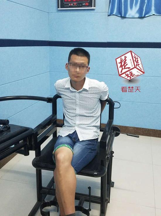 舍不得媳妇套不住流氓!警察带女友约会