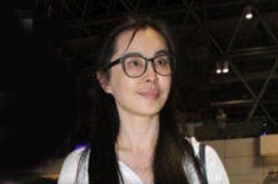 林青霞老了,王祖贤丑了,张曼玉骨瘦如柴,只有她