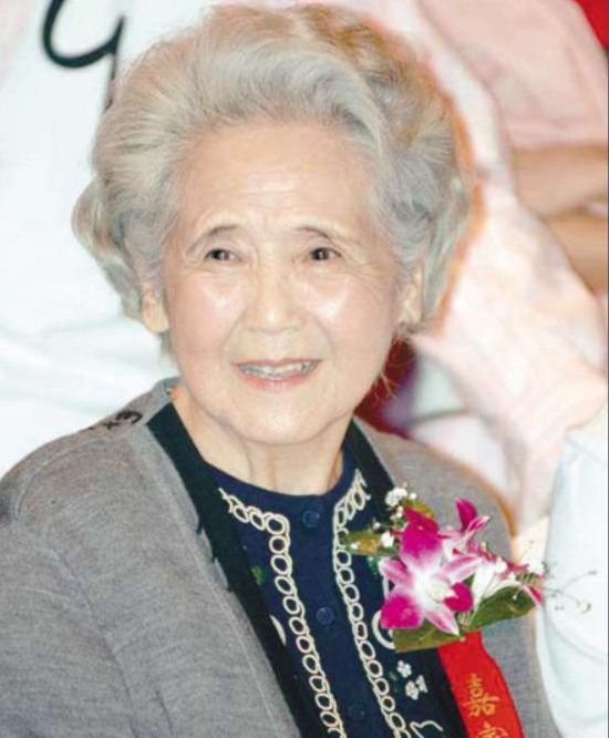 鲁园,年纪最大的飞天女主,奶奶专业户,如今9