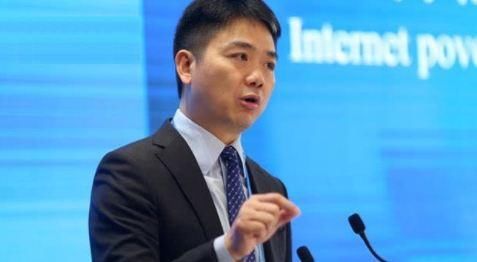 马云和刘强东互怼:一个月挣一二十亿的人,到底